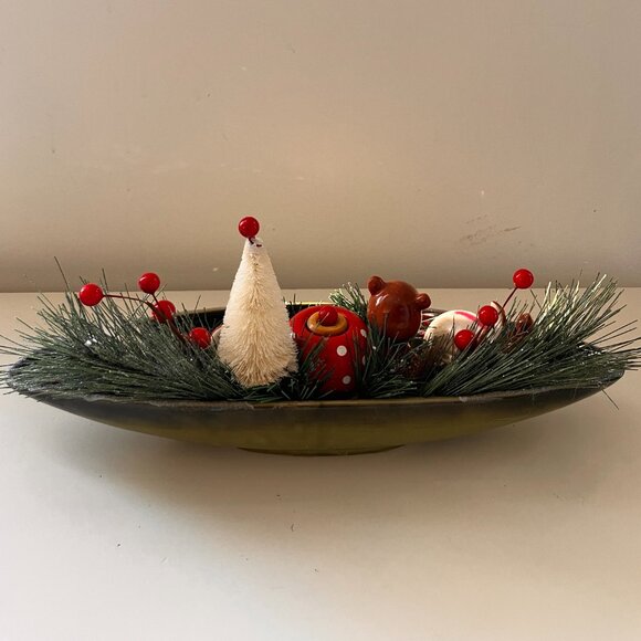 Vintage Woodland Christmas Decor featuring whimsical squirrels - Picture 11 of 12